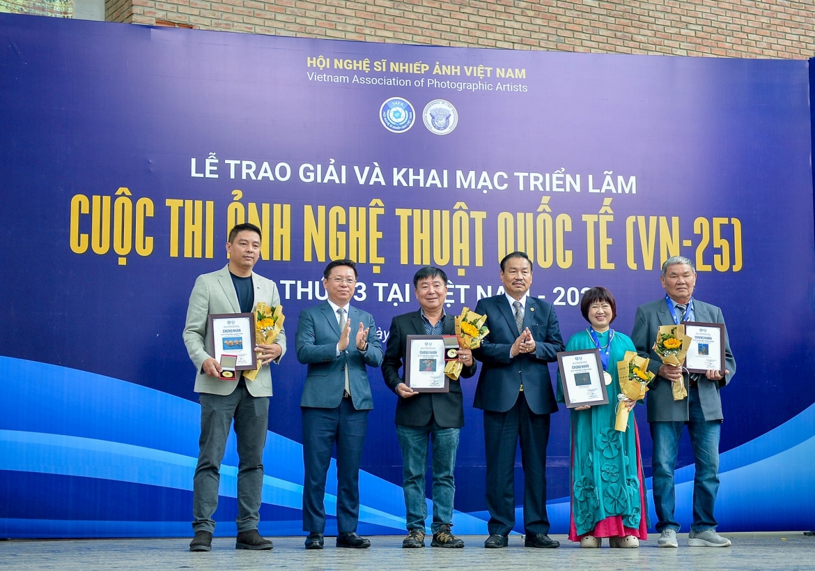 Gold medalists of the 13th International Photo Contest 2025 (VN-25) (Photo courtesy of the event organisers)