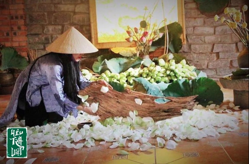 The art of lotus tea scenting in Hue (illustrative photo)