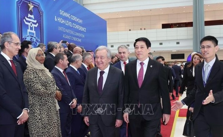 State President Luong Cuong and UN Secretary-General Antonio Guterres at the signing ceremony of the UN Convention against Cybercrime in Hanoi in October 2025 (Photo: VNA)
