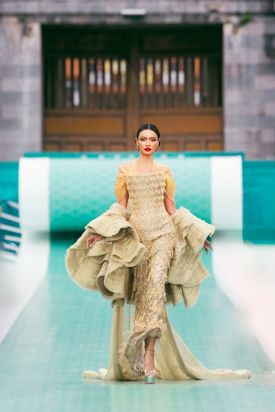 Miss Cosmo 2024 runner-up Karnruethai Tassabut takes to the catwalk in a design of Le Thanh Hoa.