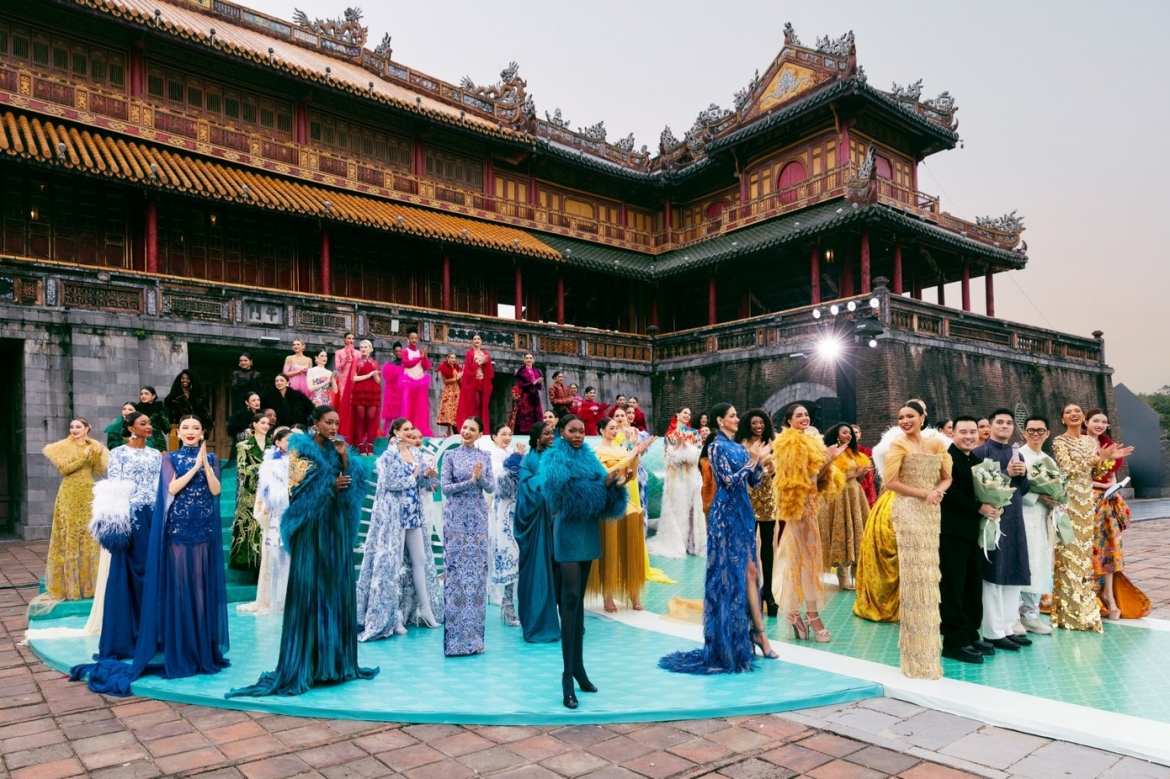 Following a wide range of opening activities in Ho Chi Minh City, the Miss Cosmo 2025 journey enters a new phase with its first stop in the former imperial capital of Hue.