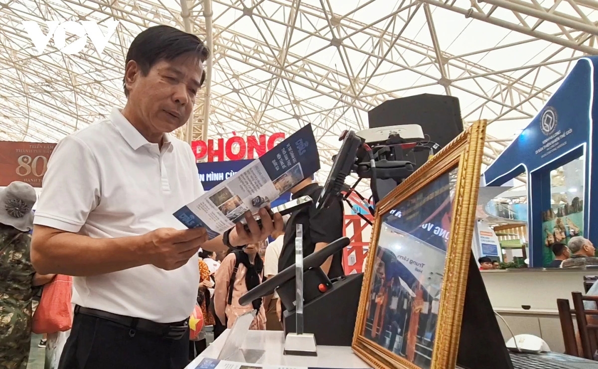 Nguyen Huu Luan, a senior lecturer at the Ho Chi Minh National Academy of Politics, says the draft report suggests a shift in anti-corruption strategy