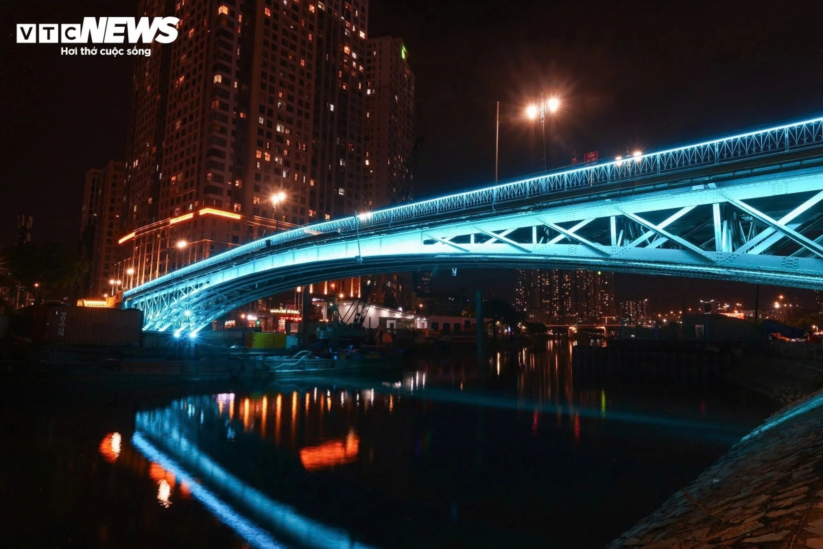 The lighting system has also been completed in many architectural works in HCM City in order to ring in New Year 2026.