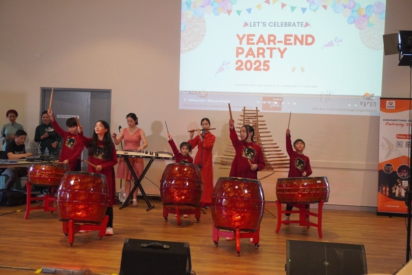 A performance at the year-end review programme in Sydney on December 14, co-organised by the Vietnam-Australia Scholars &amp; Experts Association and Vietnam-Australia Cultural Exchange Organisation.