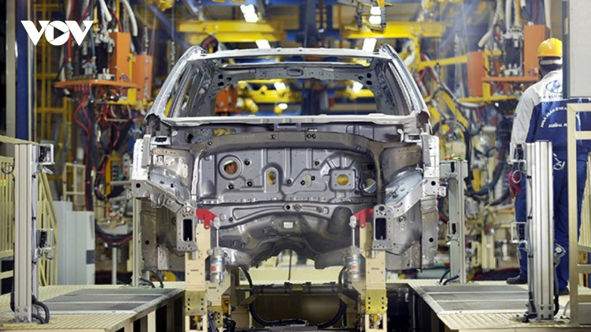 Participating in multinational corporations' supply chains help private businesses improve their competitive capacity