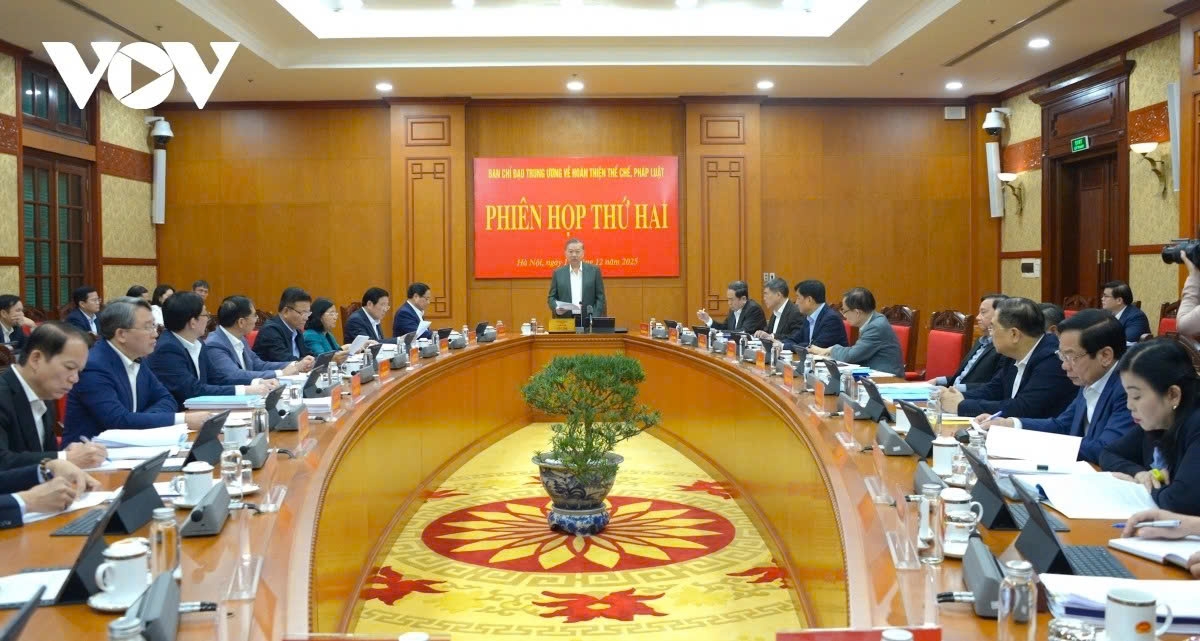 Party General Secretary urges faster legal reform to remove development bottlenecks at the second meeting of the Central Steering Committee on Institutional and Legal Reform in Hanoi on December 17