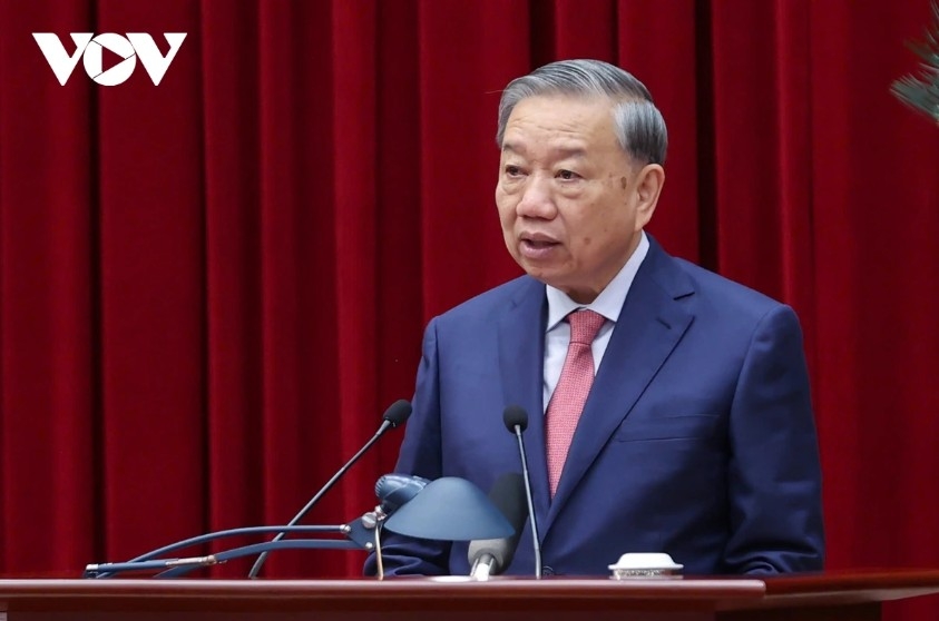 Party General Secretary To Lam delivers the opening address at the meeting