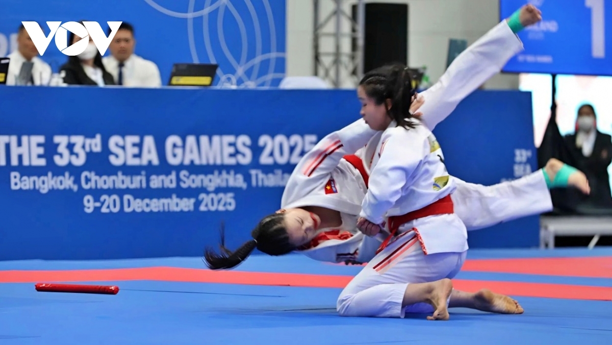 Duo Phung Thi Hong Ngoc and Nguyen Ngoc Bich earn the first medal for Vietnam at SEA Games 33