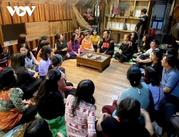 A culture exchange in Buon Ma Thuot, Dak Lak province (photo: H'Zawut/VOV-Central Highlands)