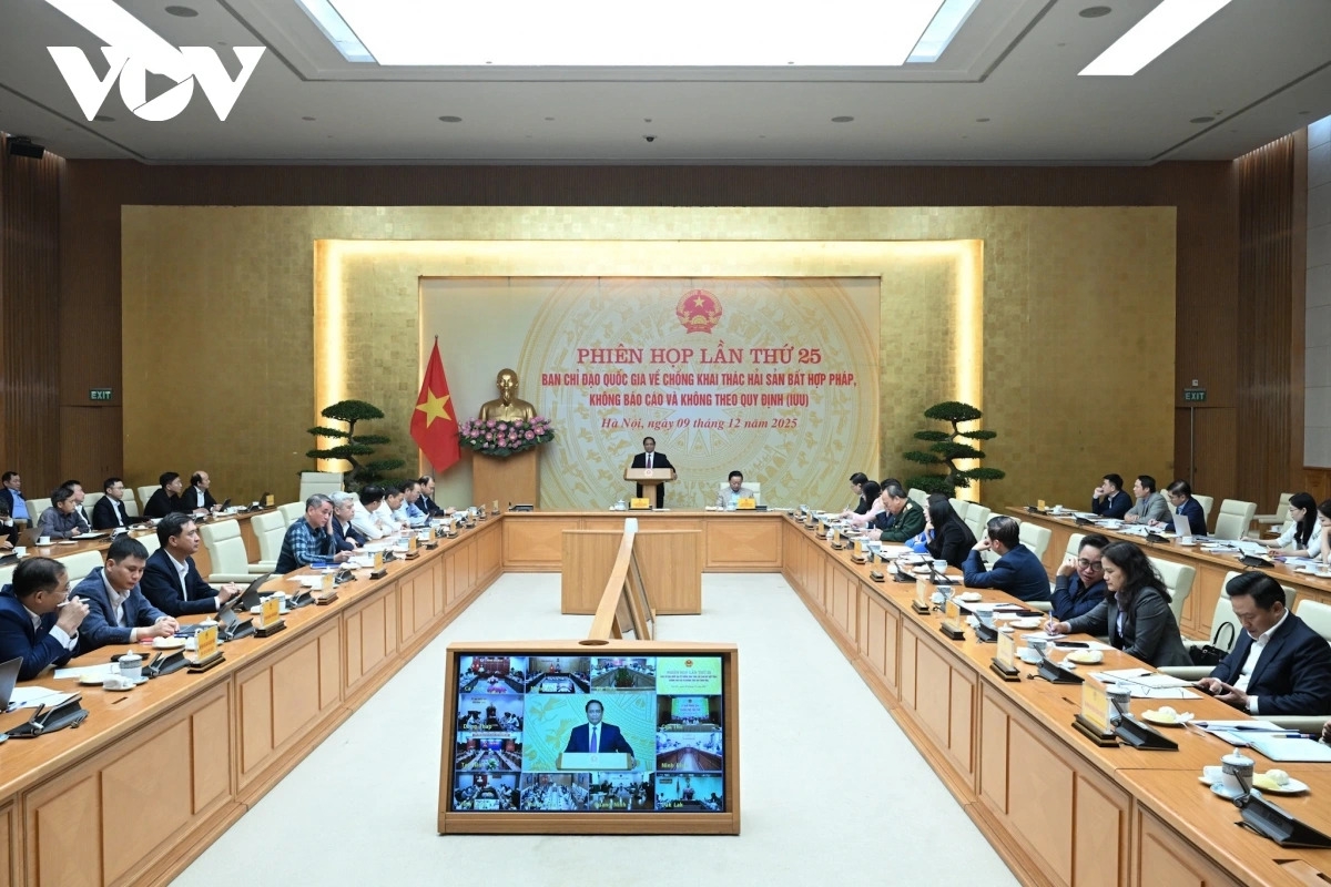 The-meeting is virtually connected to the administrations of 21 coastal localities in Vietnam
