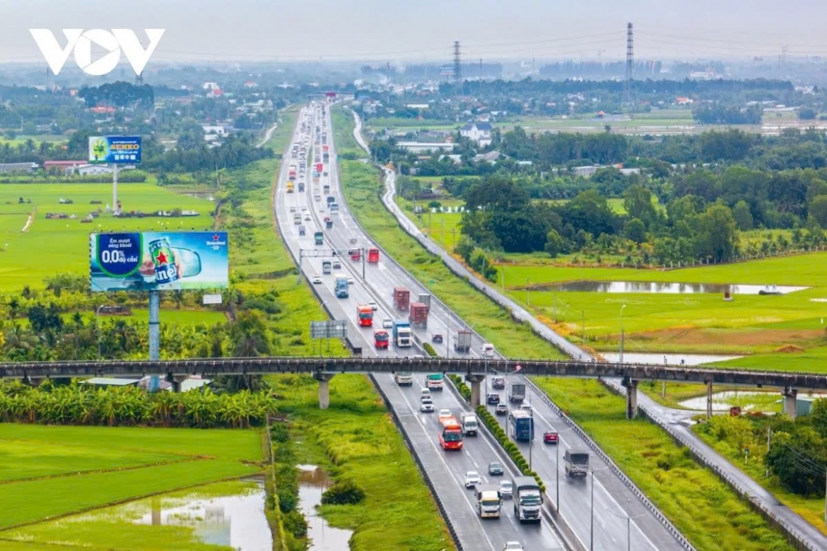 The national expressway backbone is taking shape, helping to facilitate inter-regional connectivity