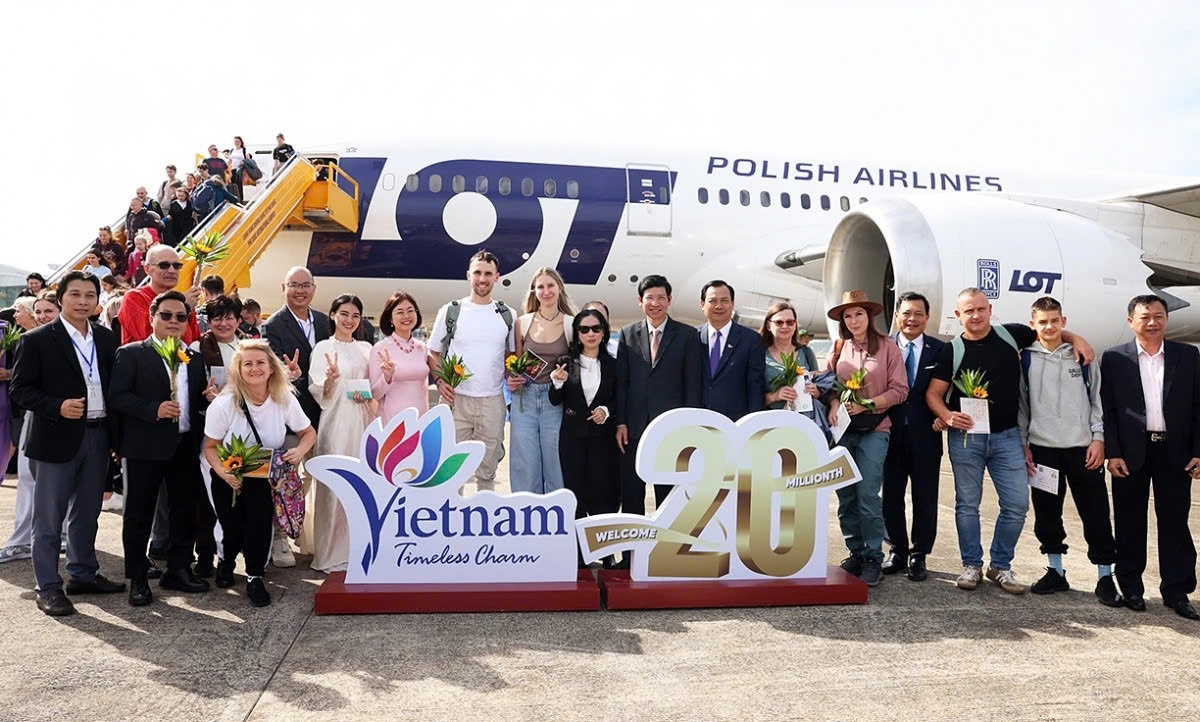 Vietnam has officially welcomed its 20-millionth international visitor in 2025, marking a milestone in the tourism industry's history. (VNAT)