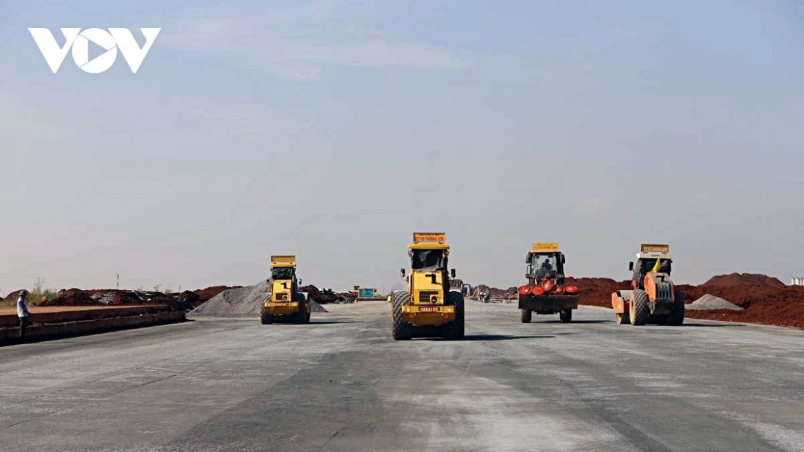 By late morning, temperatures rise sharply across the expansive Long Thanh airport site, where construction vehicles continued operating under the blazing sun.