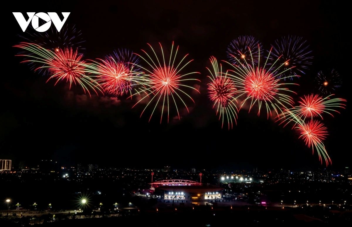 Organisers said the artistic fireworks display differs markedly from conventional shows, with a tightly scripted design by pyrotechnic experts to synchronise light, colour and sound.