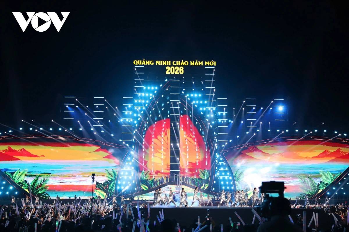The New Year 2026 countdown concert in Quang Ninh draws an audience of up to 50,000 people. Both locals and international tourists enjoy a spectacular music and arts show featuring modern projection systems, sound, lighting, visuals, and mapping.