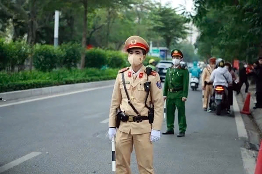 The simultaneous deployment of multiple traffic police teams highlights a coordinated and determined enforcement approach across the force.