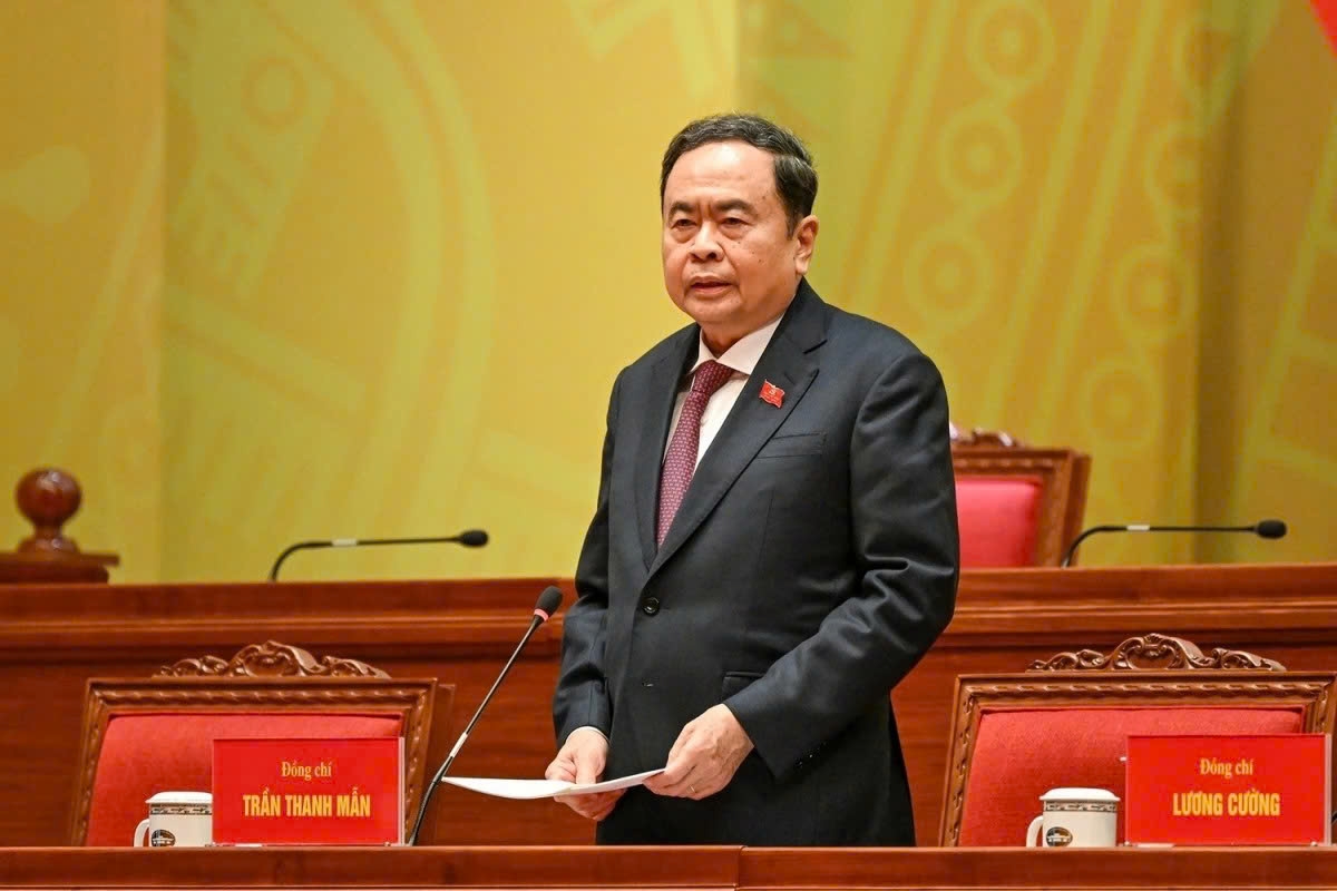 Tran Thanh Man, member of the Political Bureau and Chairman of the National Assembly, presides over the preparatory session.