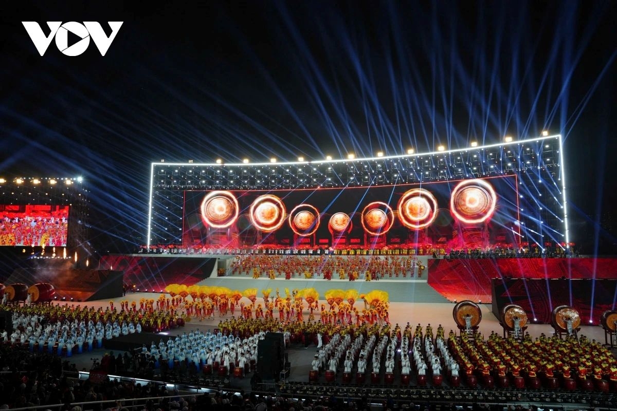 The programme is structured in three chapters, with the artistic segment, produced with modern techniques and elaborate choreography, unfolding across three thematic chapters - New Vision, New Miracles, New Era.