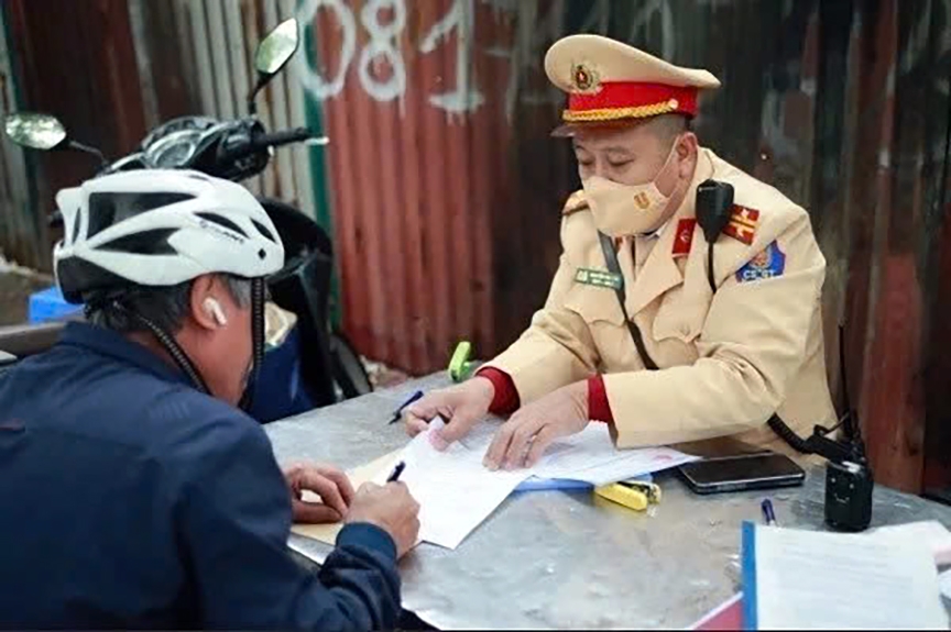 On January 2 alone, traffic police citywide check thousands of vehicles and penalise 107 drink-driving violations. Several cases exceed the highest legal threshold of 0.4 milligrams per litre of breath, including one cyclist recorded at level two.
