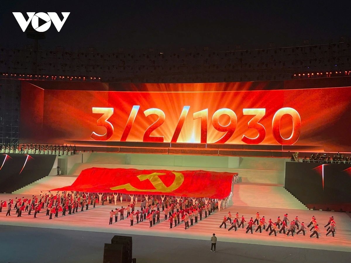 Chapter I, Epic Under the Party’s Flag, conveys a visionary message on the path to national liberation and the historic miracle of independence and reunification. It is conceived as a historical, ideological and emotional journey, retracing Vietnam’s road toward independence, freedom, happiness and national unity under the leadership of the Communist Party of Vietnam.