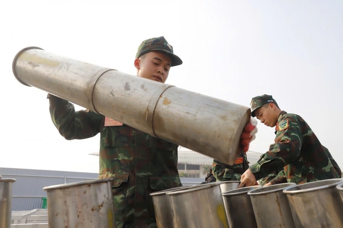 In total, 4,600 high-altitude fireworks, 950 low-level launchers and 4,400 pyrotechnic tubes will be used for the display.