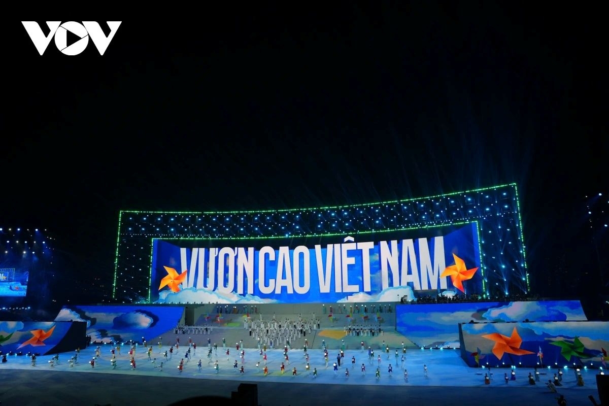 Chapter II, With the Party, Complete Trust and Devotion, focuses on the vision of Doi Moi (Renewal) and the miracle of development, underscoring the Party’s strategic leadership in guiding the country toward the remarkable achievements it has attained today.