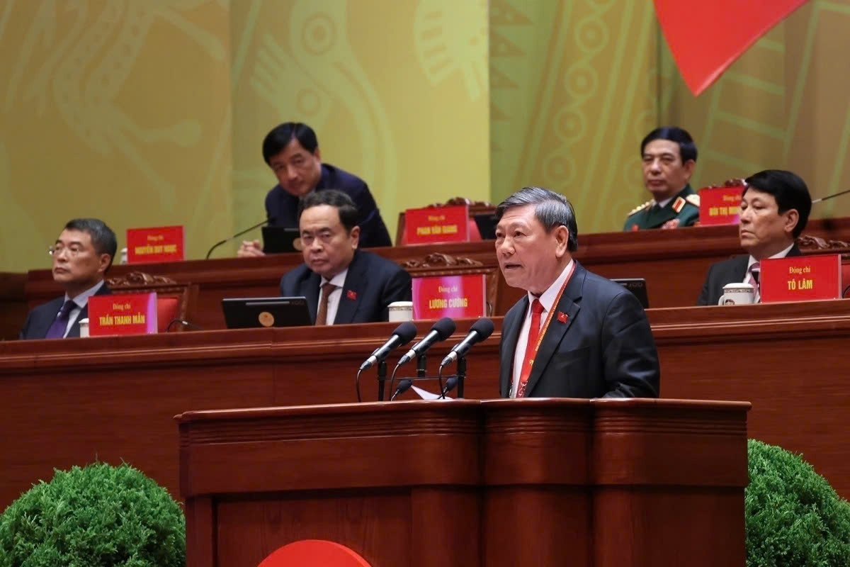 Tran Van Ron, Standing Deputy Chairman of the Party Central Committee’s Inspection Commission, present a report at the ongoing 14th National Party Congress in Hanoi