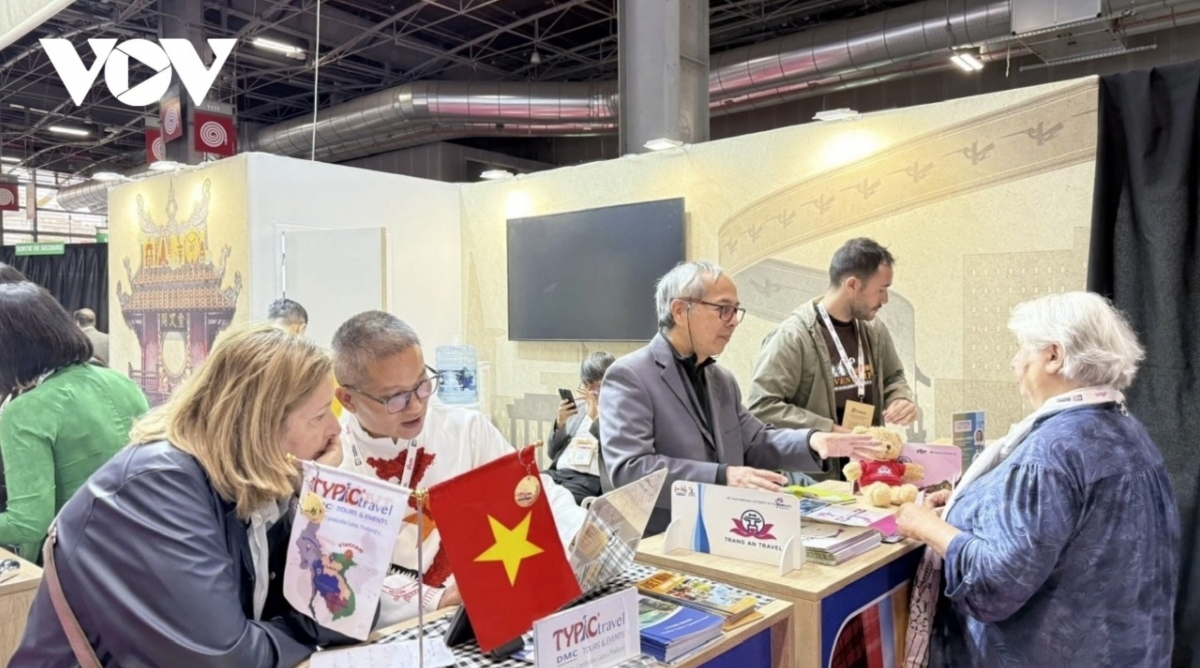 Foreign visitors show keen interest in Vietnam’s exhibition space at the Top Resa 2025 international travel fair in Paris, September 23-27, 2025.