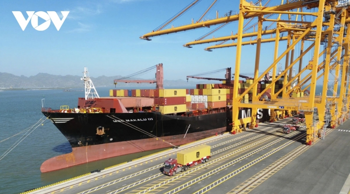 Experts say economic restructuring, innovation and more efficient public investment are essential for Vietnam to meet ambitious growth targets and the 2045 high-income goal.