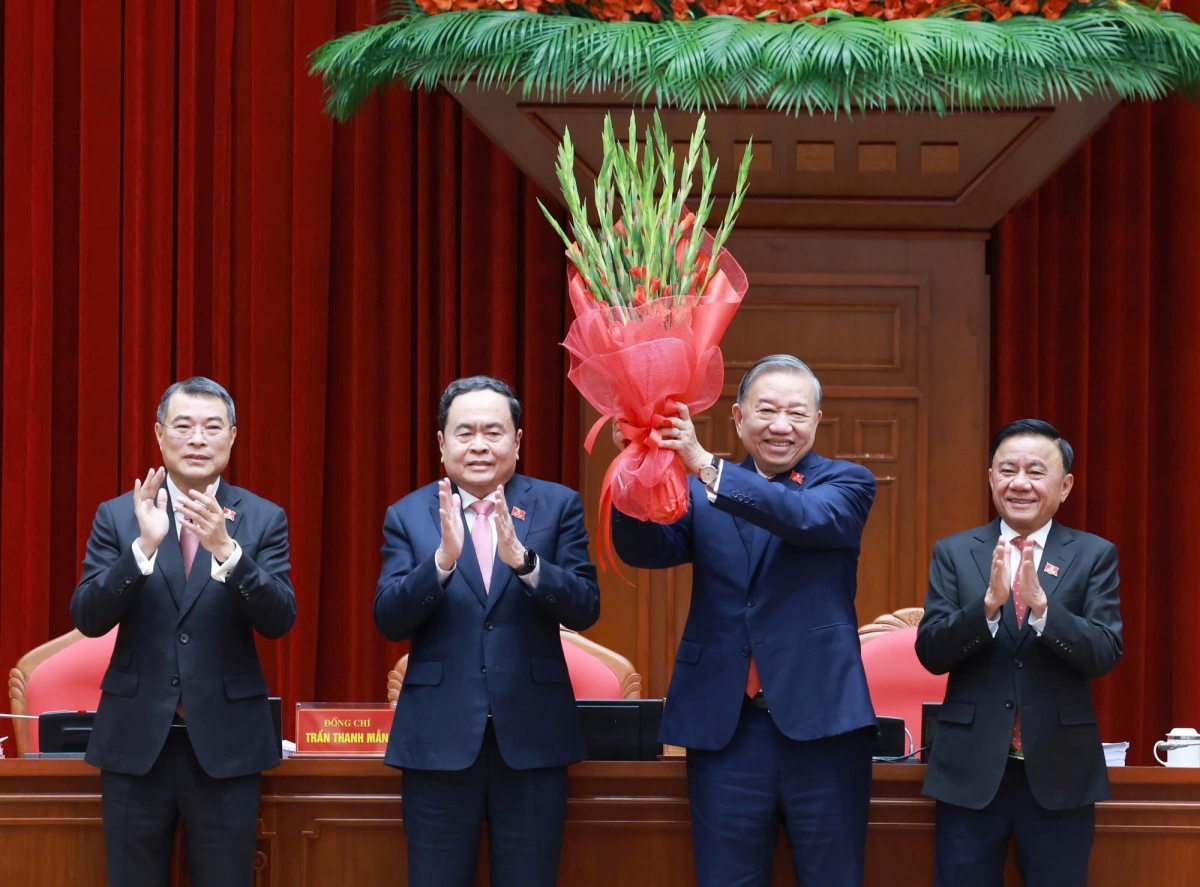 To Lam (second frm right) has been re-elected as chief of the Communist Party of Vietnam Central Committee for the 2026-2031 term