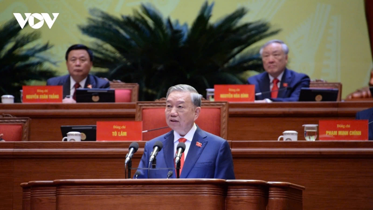 Party General Secretary To Lam presents the 13th Party Central Committee's report on the documents submitted to the 14th National Congress