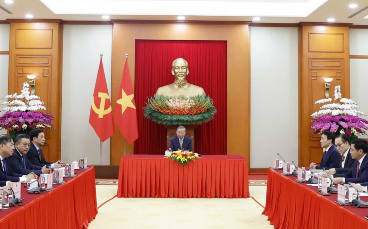 General Secretary of the Communist Party of Vietnam Central Committee To Lam holds phone talks with the President of the Republic of Korea Lee Jae Myung on January 30. (Photo: VNA)