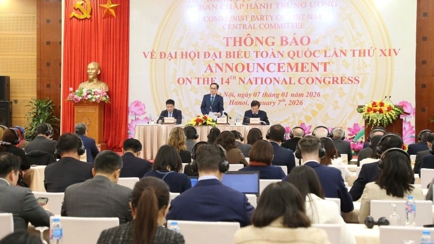 Secretary of the Party Central Committee and Minister of Foreign Affairs Le Hoai Trung speaks at the meeting