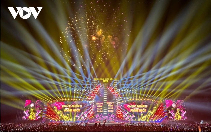 Residents and visitors in Quang Ninh join a countdown concert to welcome the New Year.