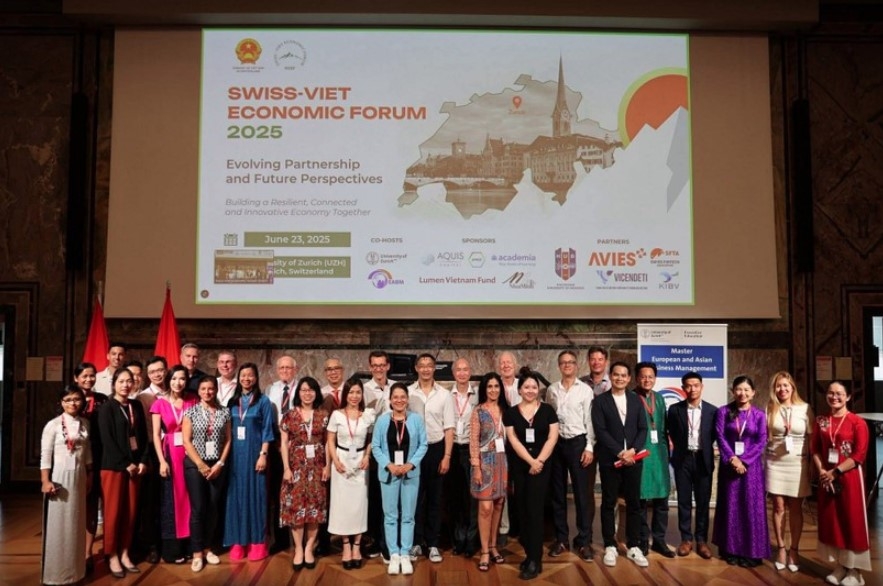 Secretary-General Rachel Nguyen Isenschmid (in pink). (Photo: VNA)