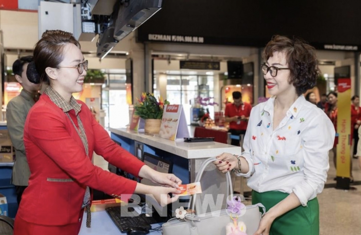 The relocation of check-in counters aims to better meet the travel needs of residents and visitors. (Photo: VNA)