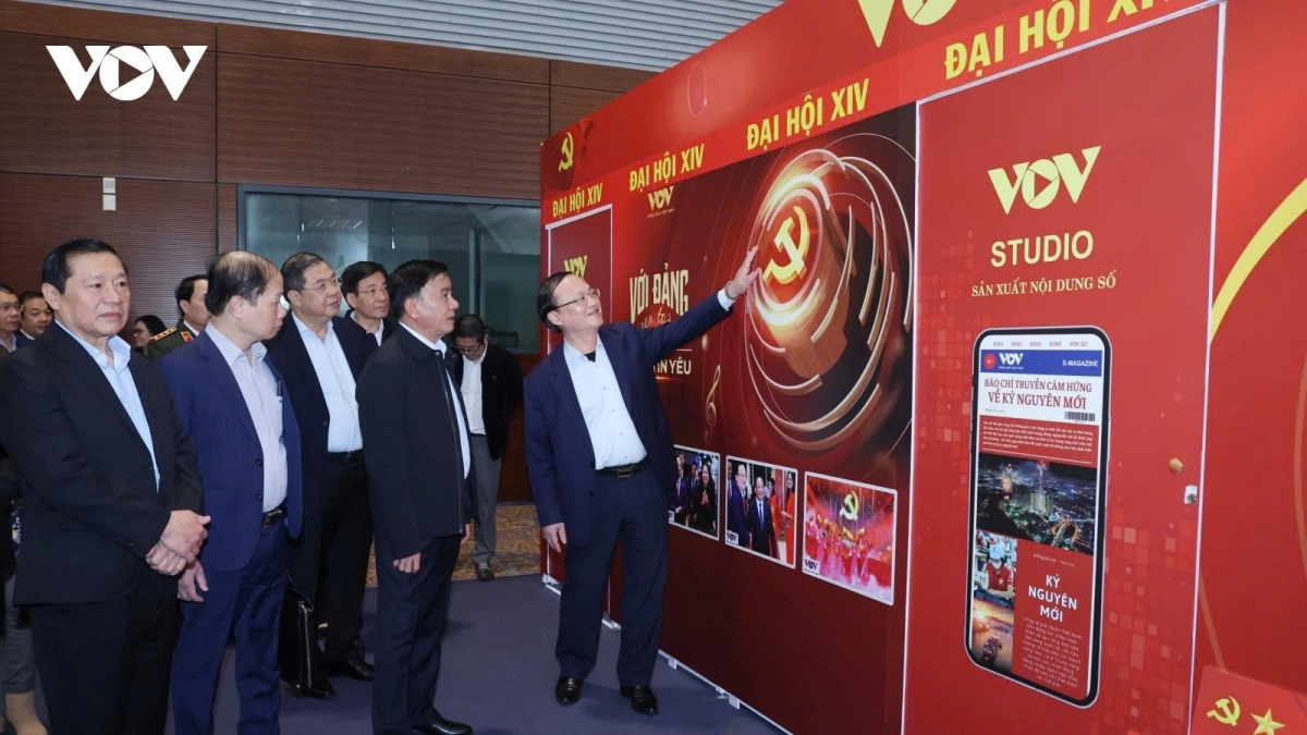 Permanent member of the Communist Party of Vietnam’s Secretariat Tran Cam Tu inspects preparations for the coming 14th National Party Congress at the National Convention Centre in Hanoi