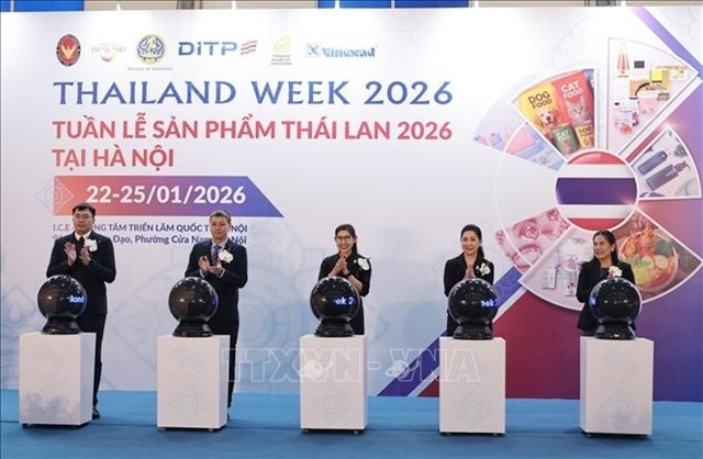 Delegates perform the opening ceremony. (Photo: VNA)