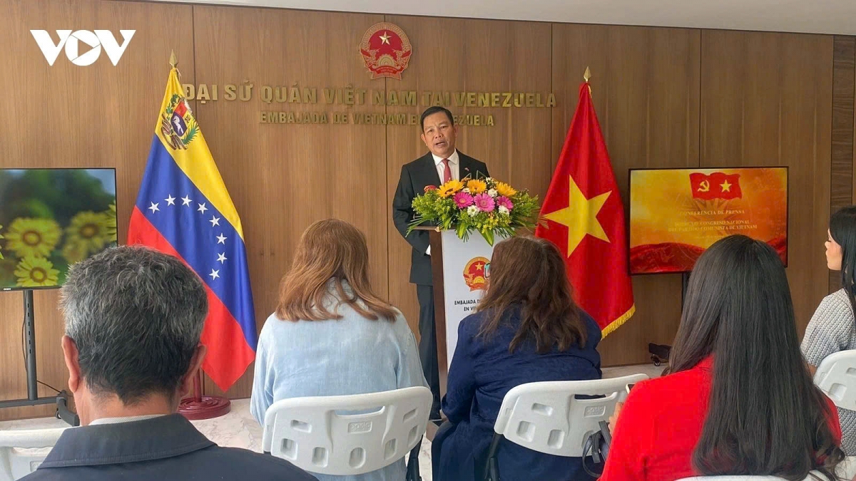 Vietnamese Ambassador to Venezuela Vu Trung My briefed Venezuelan journalists on Vietnam's preperation for the 14th National Congress of the Communist Party of Vietnam