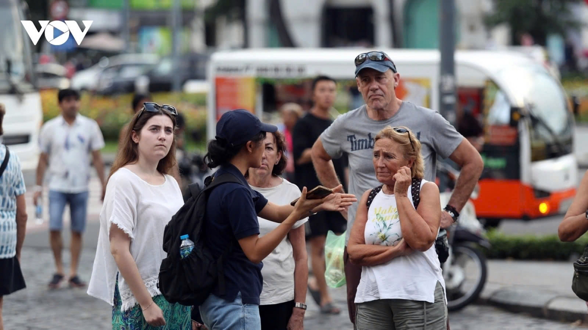 Vietnam receives approximately 21.5 million international arrivals in 2025