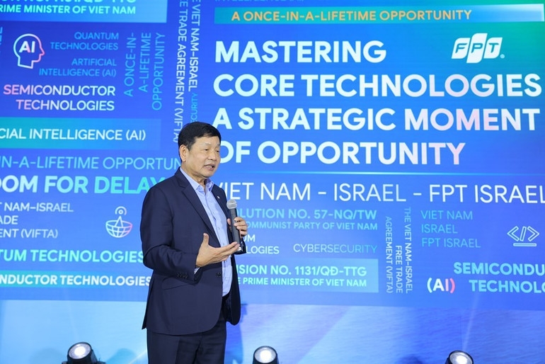 FPT Chairman Truong Gia Binh underscores shared similarities in the development paths of Vietnam and Israel. (Photo: nhandan.vn)