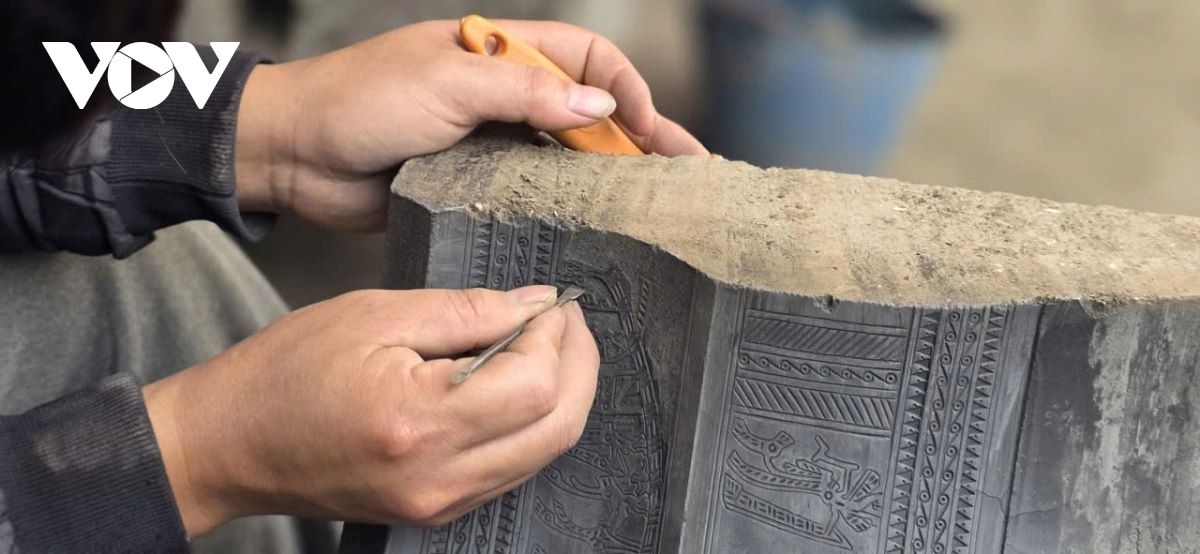 Tra Dong village, also known as Che village, is long known for its traditional bronze casting craft. According to local elders and Meritorious Artisan Dang Ich Hoan, the craft has been practiced and passed down for thousands of years, with its distinct identity rooted in a fully manual production process.