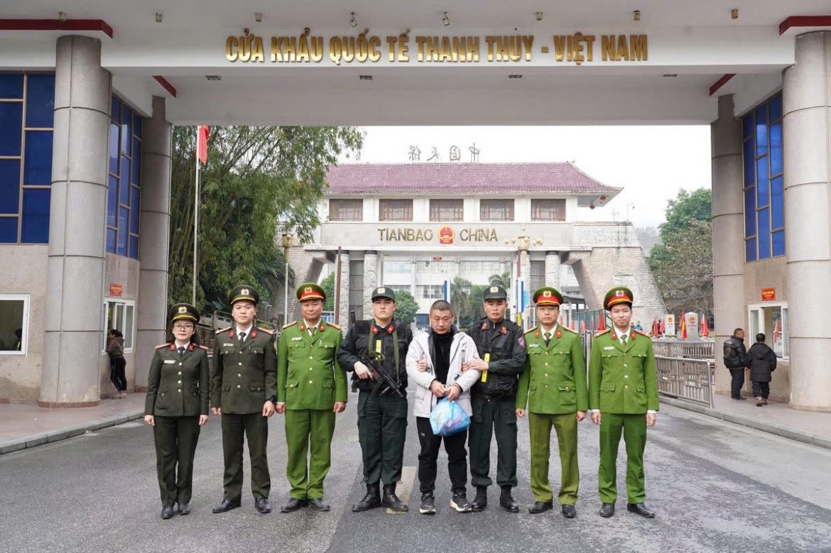 Interpol-wanted fugitive Fan Ming Zhen has been extradited to China on January 12. (Photo: Tuyen Quang police)