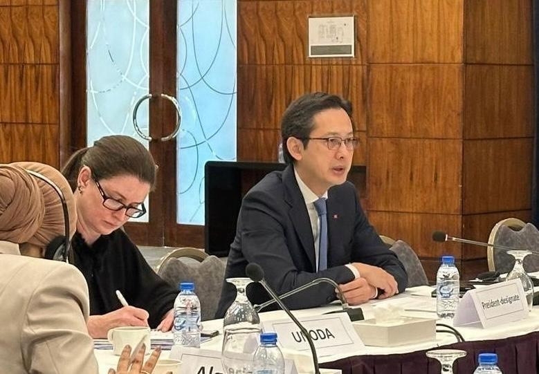 Ambassador Do Hung Viet, Permanent Representative of Vietnam to the United Nations and President-designate of the 11th Review Conference of the Treaty on the Non-Proliferation of Nuclear Weapons, chairs a consultation for Middle East and North Africa (MENA) member states (Photo: VNA)