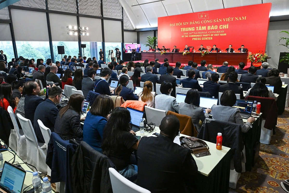 Domestic and foreign media workers at an international press conference on the outcomes of the 14th National Congress of the Communist Party of Vietnam in Hanoi on January 23 