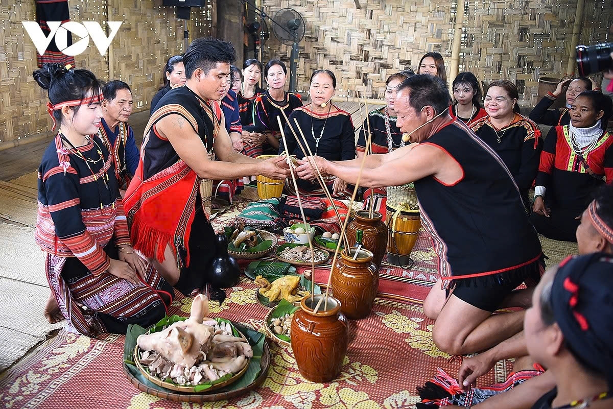 The village chief offers blessings to the newlyweds, wishing them a prosperous, healthy, and happy new life.