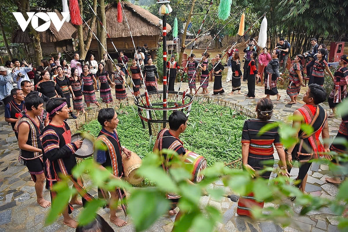 With Gongs performances and Xoang dances, ethnic villagers share joy with the young couple.
