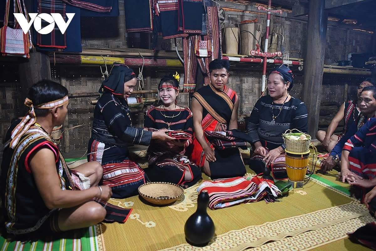 The wedding ceremony consists of two parts: taking the bride out of her house and welcoming her into the groom’s family.