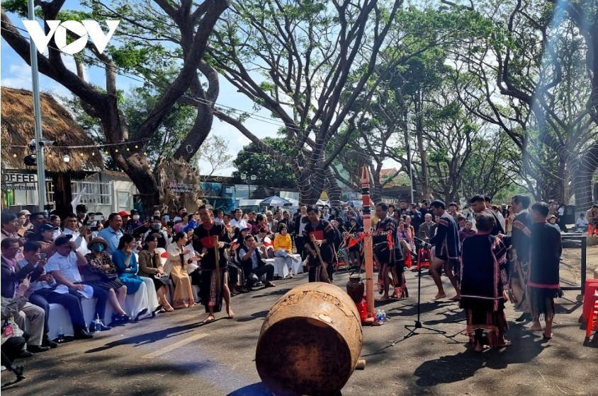 Folk cultural activity models are revived, becoming highlights in tourism promotion