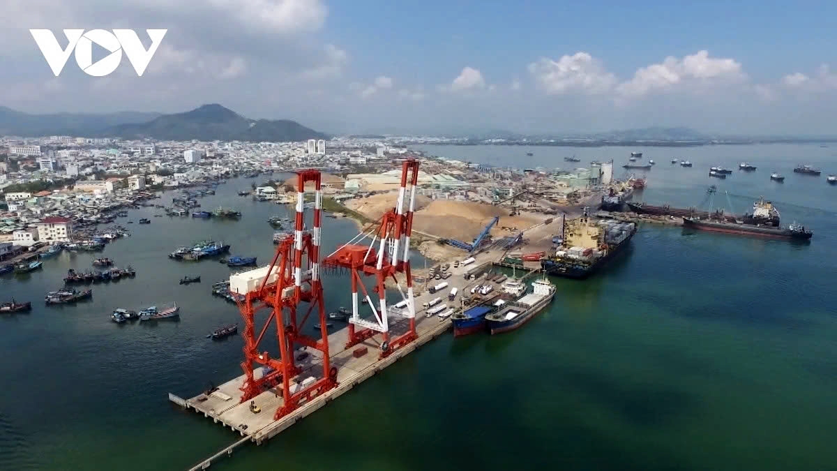 For the new growth model to truly become a driving force for long-term economic growth, economic institutions must play a decisive role